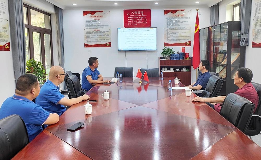 闻汛而动 向雨而行 球速体育手机在线登录领导“向前一步”驻守防汛第一线